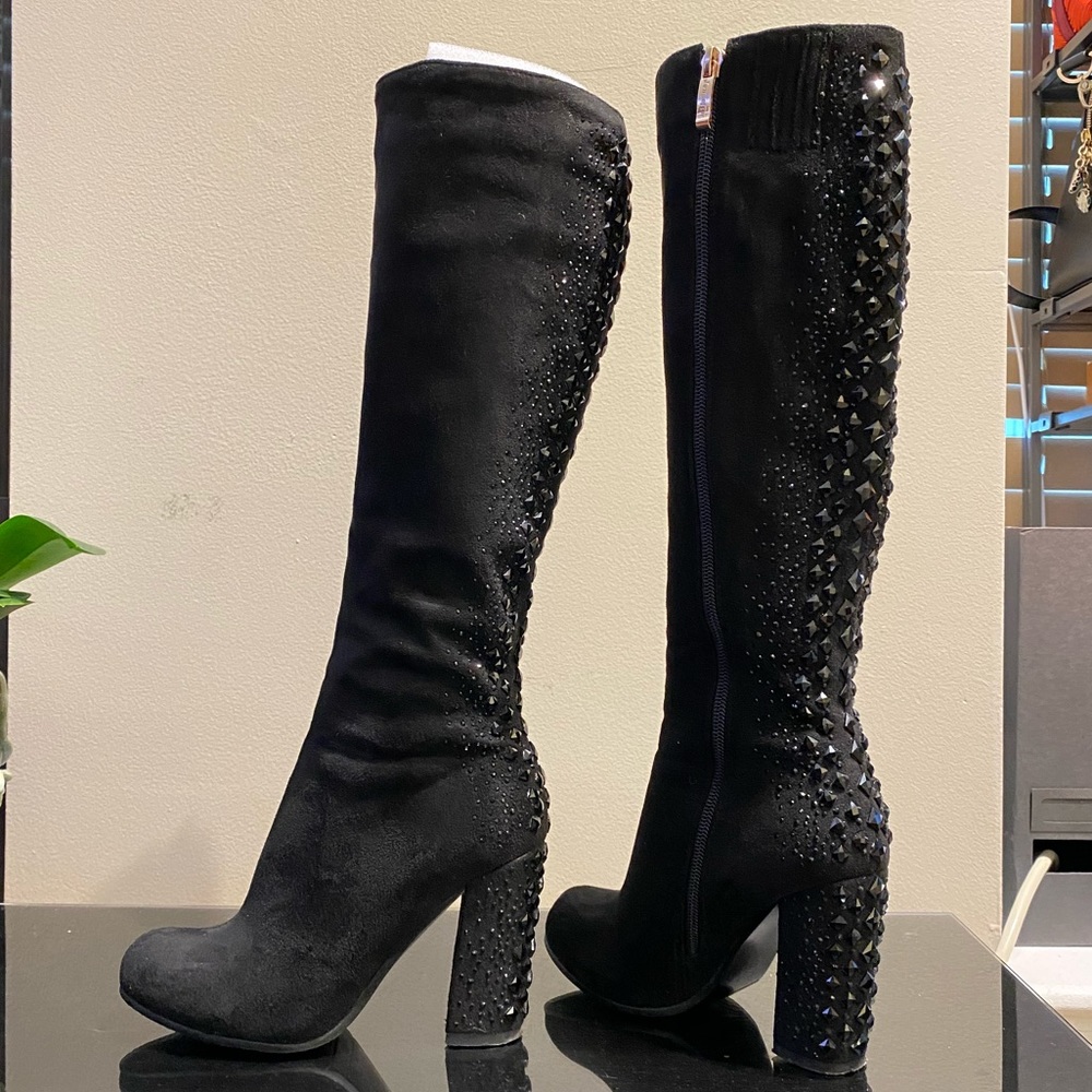 Gorgeous boots 🖤✨